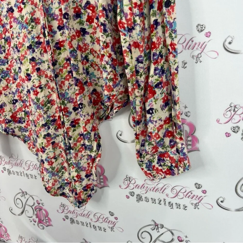 Jessica Simpson embrace vibrant